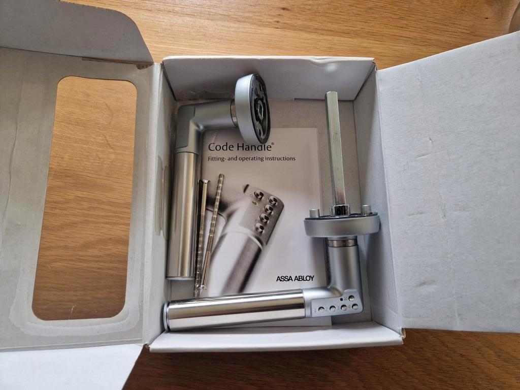 Assa Abloy deurklink met ingebouwd klavier, Doe-het-zelf en Bouw, Hang- en Sluitwerk, Nieuw, Klink of Kruk, Inox, Ophalen of Verzenden