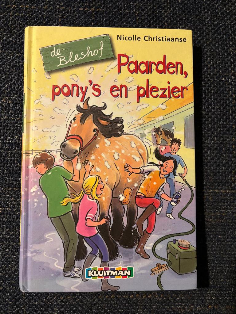 De Bleshof: paarden pony’s en plezier ( N. Christiaanse ) 8+, Livres, Livres pour enfants | Jeunesse | Moins de 10 ans, Comme neuf