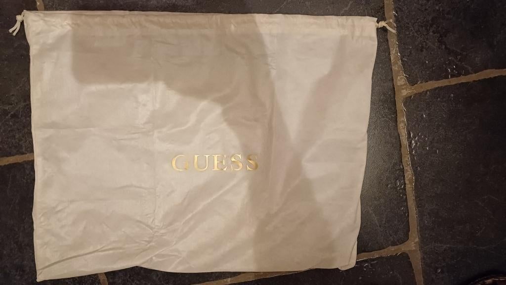 Guess housse sac officiel, Enlèvement ou Envoi, Comme neuf