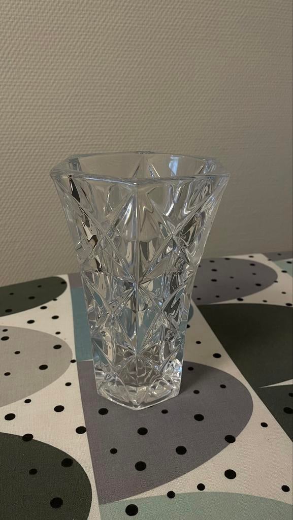 Vase en verre, Verre