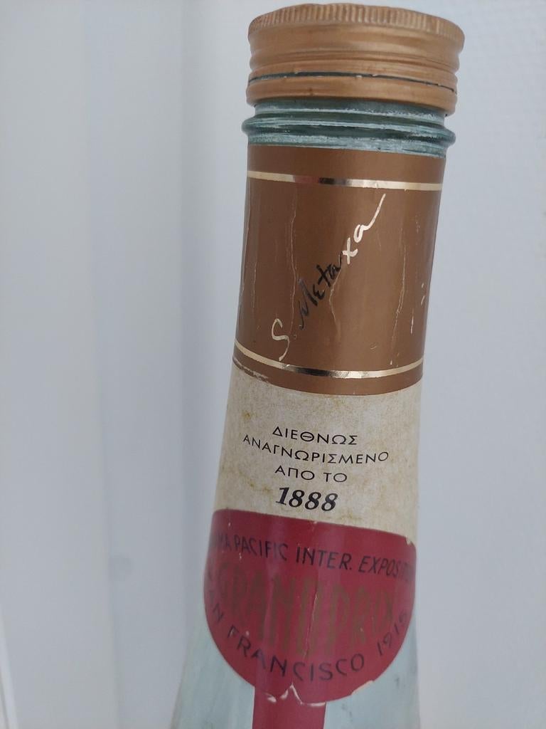 Glazen fles op houder, Ophalen