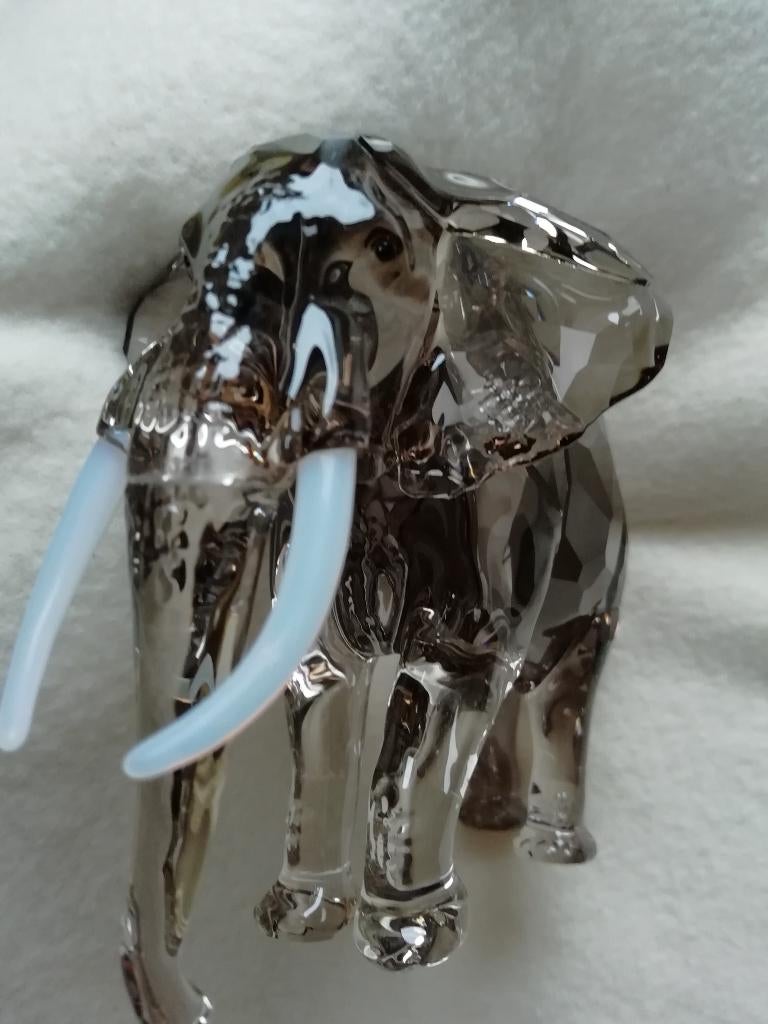 Éléphant Swarovski « Fayola », Collections, Swarovski, Enlèvement