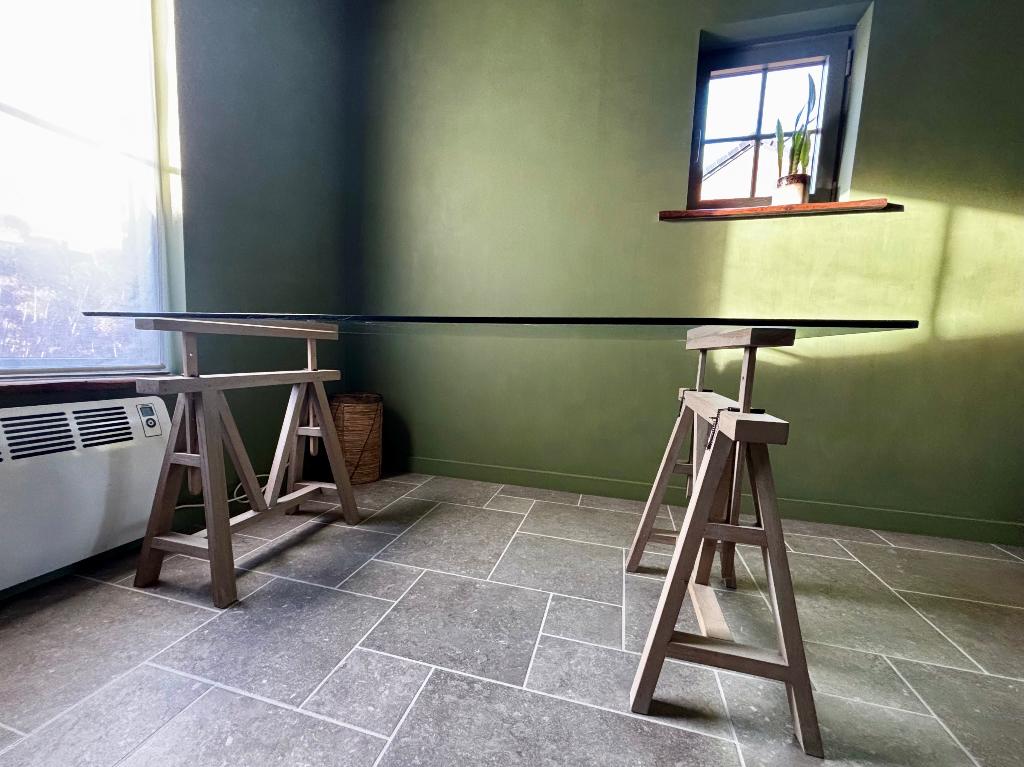 Magis Teatro bureau / eettafel schragen hout + glas, Huis en Inrichting, Ophalen, In hoogte verstelbaar, Zo goed als nieuw