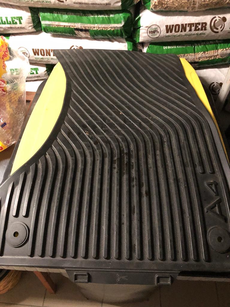 tapis caoutchouc  coté  passager Audi A4, Autos : Divers, Enlèvement, Utilisé