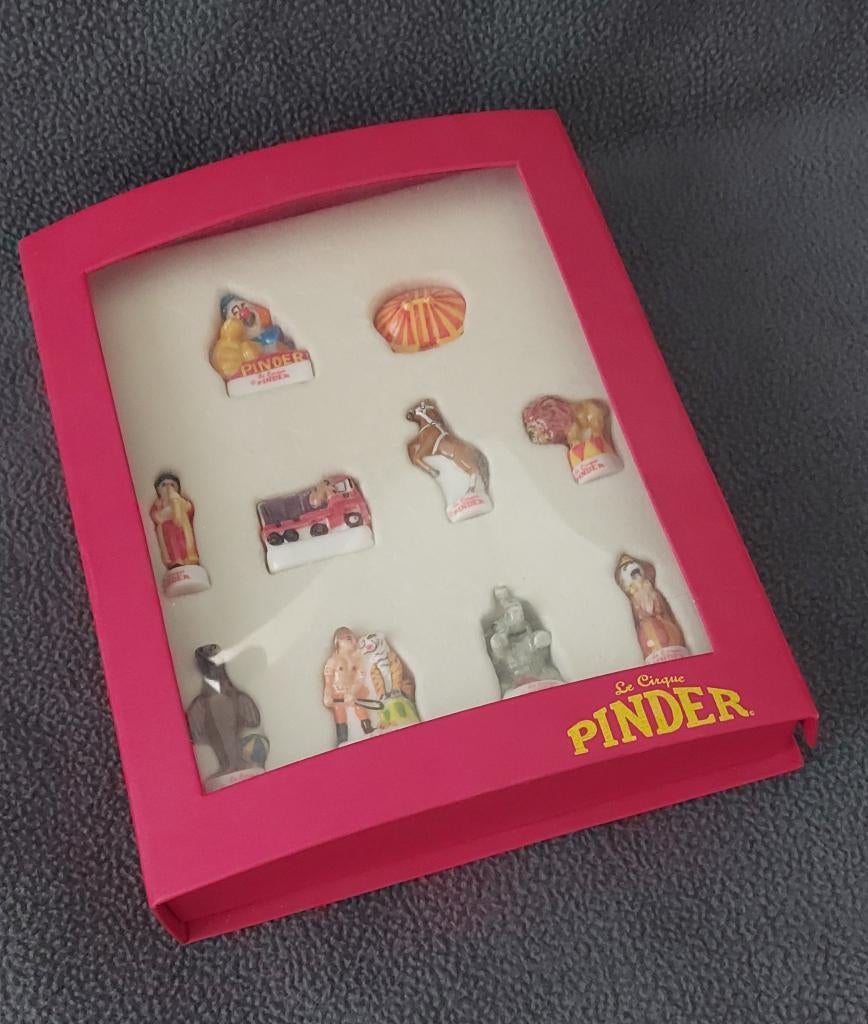 10 fèves porcelaine Cirque Pinder dans un coffret 3 photos, Enlèvement
