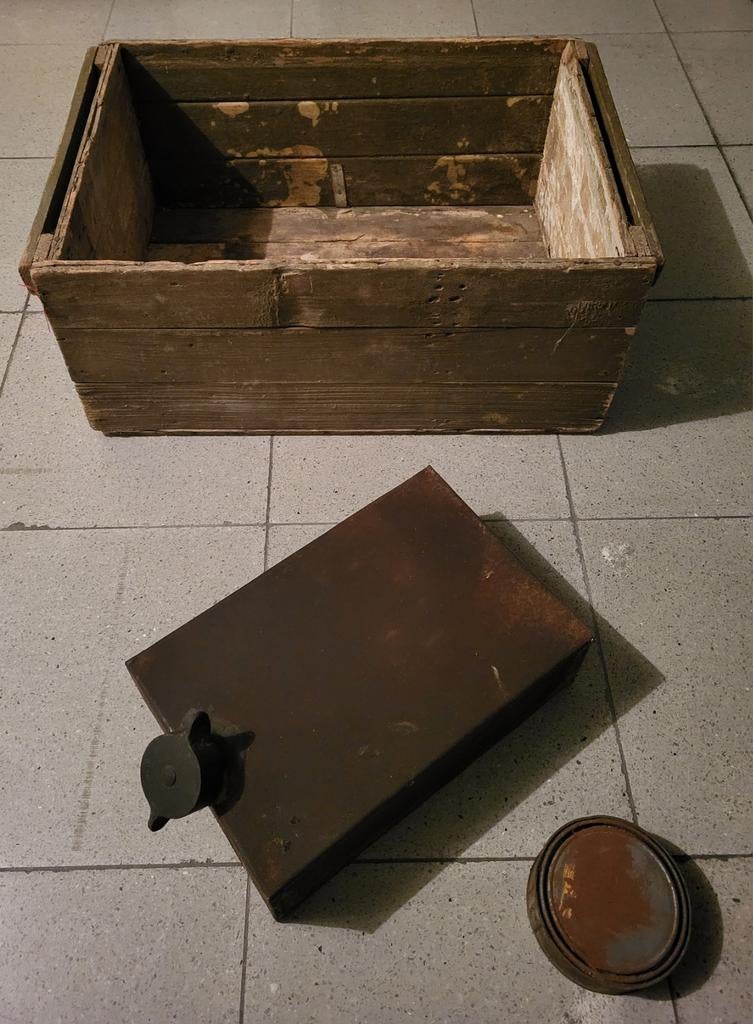 Houten kist Duits leger 40-45 + jerrycan, Ophalen