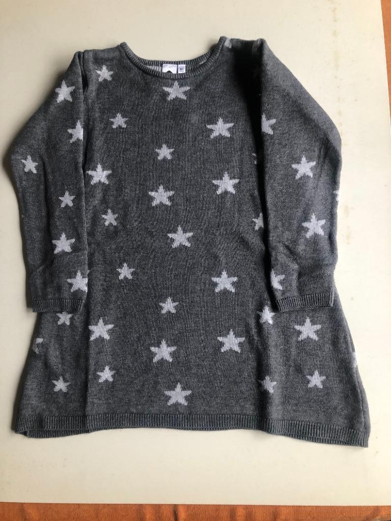 Grijs gebreid kleedje met sterren. M. 110 Merk: Z, Kinderen en Baby's, Kinderkleding | Maat 110, Meisje, Ophalen of Verzenden