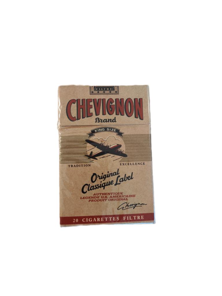 "Chevignon" sigaretten, Verzamelen, Rookartikelen, Aanstekers en Luciferdoosjes, Zo goed als nieuw, Overige typen, Ophalen of Verzenden