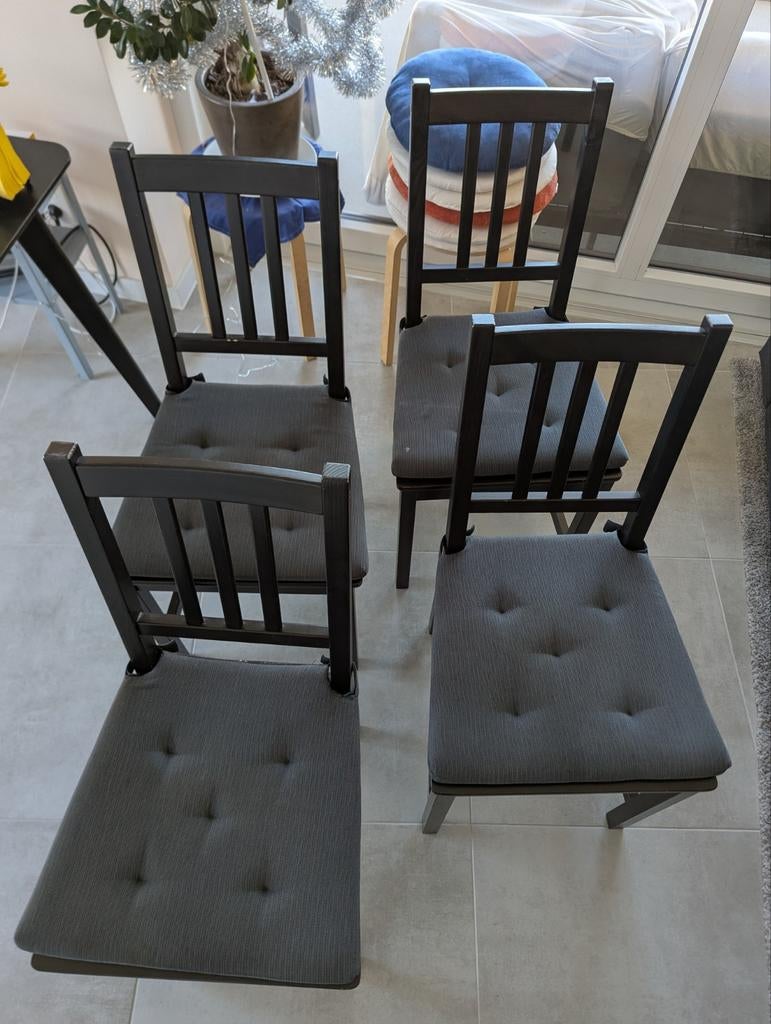 4 chaises Ikea (modèle Stefan) avec coussins en bon état, Enlèvement