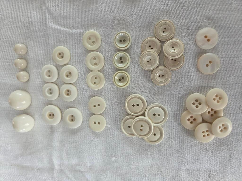 Ecru knopen set, Ophalen of Verzenden, Zo goed als nieuw