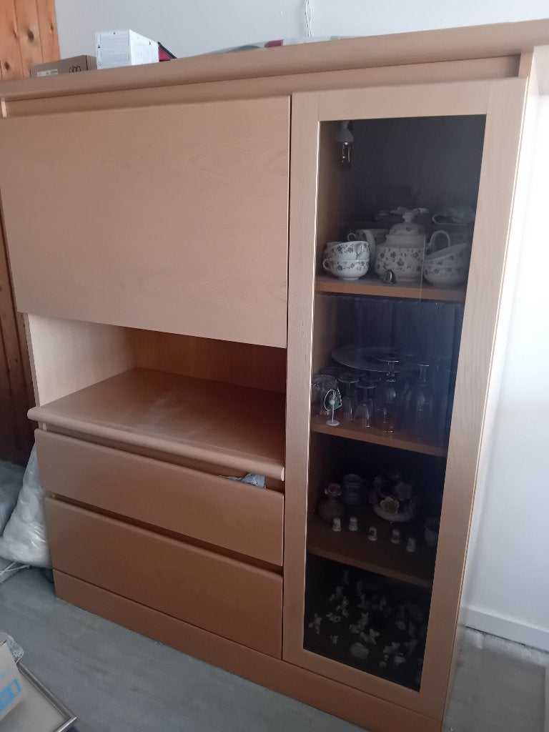 Kast in zeer goede staat - GRATIS, Huis en Inrichting, Kasten | Vitrinekasten, Ophalen