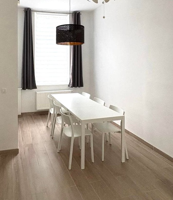 Uitschuifbare tafel met 6 stoelen, op te halen in Gent, Huis en Inrichting, Ophalen, Zo goed als nieuw