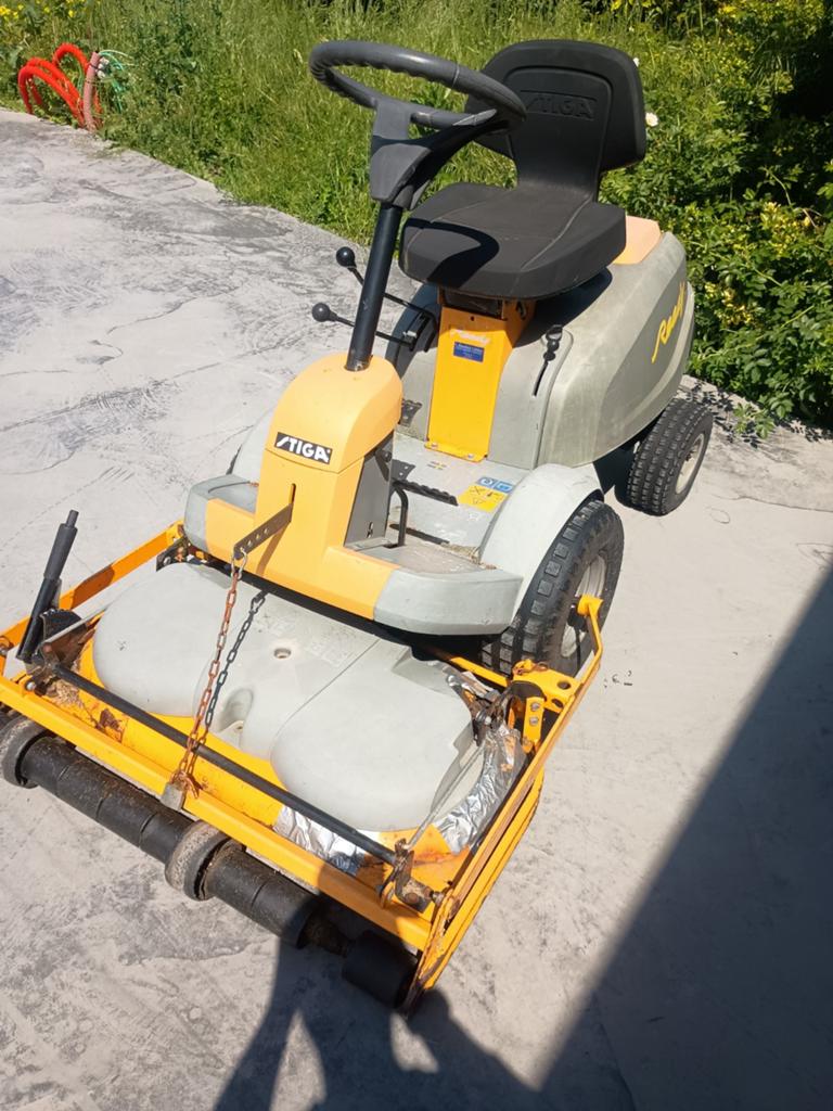 Stiga villa zitmaaier 85cm, maaidek doorroest, Tuin en Terras, Zitmaaiers, Ophalen, Gebruikt, Stiga, Versnellingen