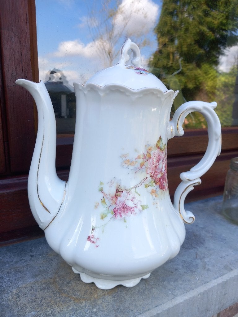 Cafetière en porcelaine, Enlèvement