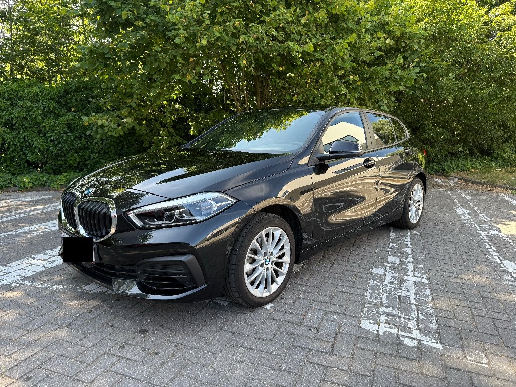 BMW 116i Automaat 2023 premium garantie tot 2028 !!, 1 Reeks, Leder en Stof, Zwart, Particulier