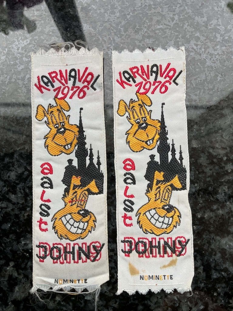 Aalst Carnaval  Nominette 1976 johny 2 verschillende, Verzamelen, Ophalen