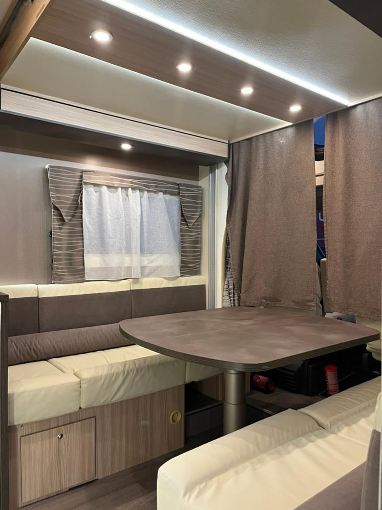Florium (luxe-segment)automaat, bouwjaar 2021, weinig km, Caravanes & Camping, Camping-cars, Particulier, jusqu'à 4, Semi-intégral