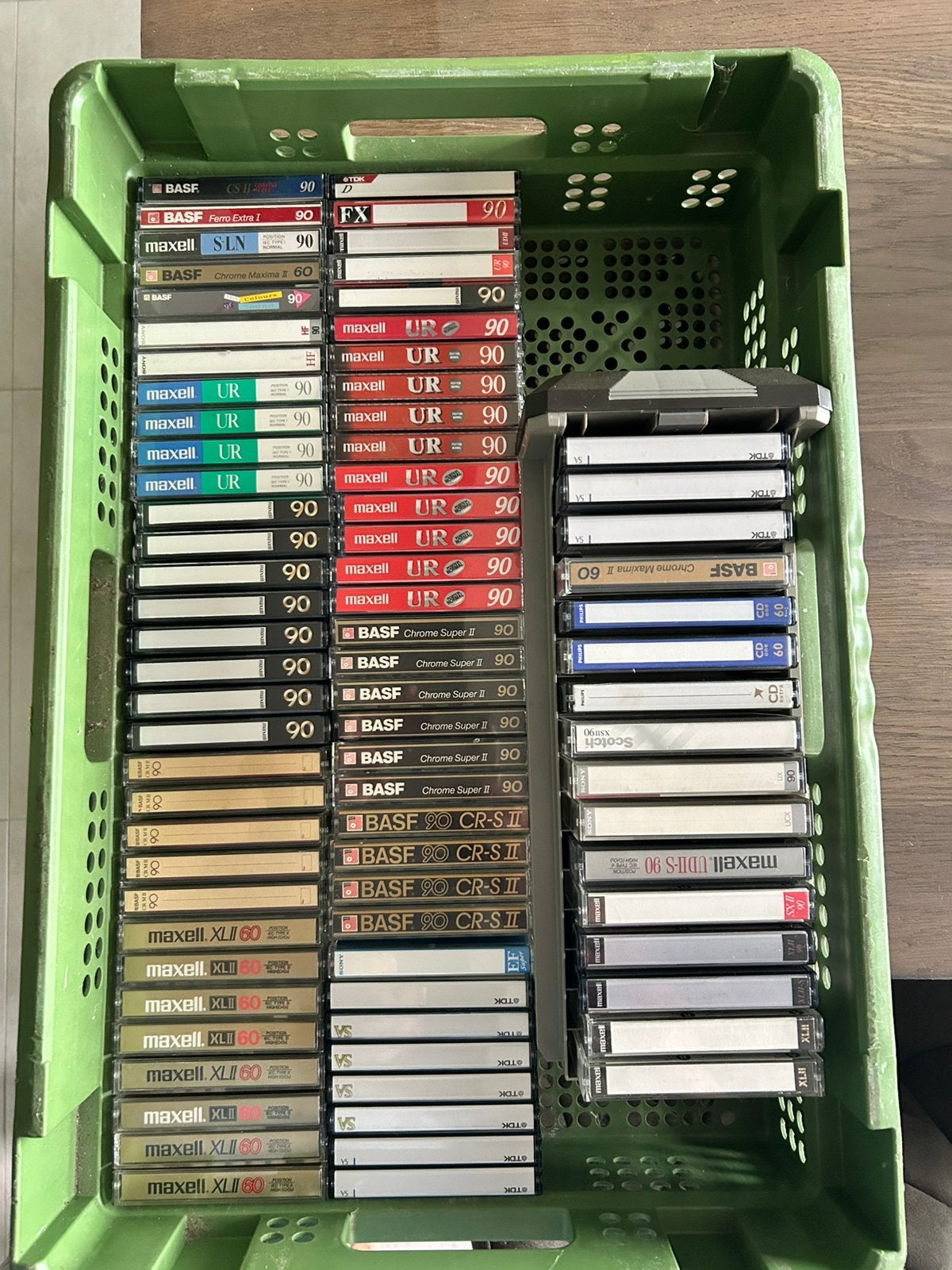 Meer dan 80 lege caessettebandjes , incl bak en opbergcase, CD & DVD, Autres genres, Enlèvement, Vierge, Avec boîte de rangement, étagère ou coffret
