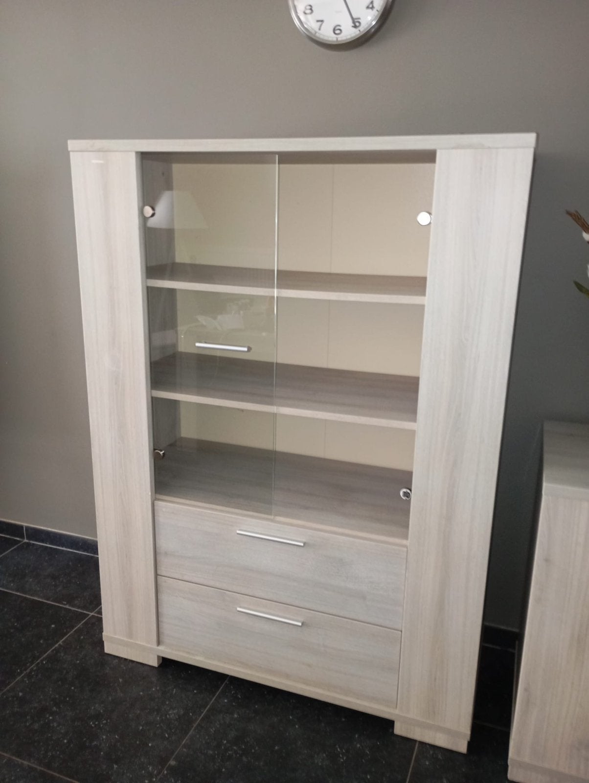 vitrinekast, commode eettafel + 4 stoelen nog in goede staat, Minder dan 50 cm, 100 tot 150 cm, Ophalen of Verzenden, Zo goed als nieuw