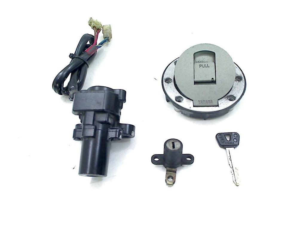 ENSEMBLE DE VERROU ET CYLINDRE DE PORTES Yamaha, Dhr. S. di Majo, Utilisé, Info@cama-motorparts.nl, P.J. Troelstraweg 8 8
3144 CX  MAASSLUIS, NL