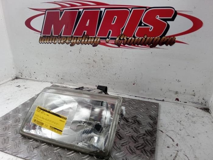 Phare gauche d'un Peugeot 205, -, -, 3 mois de garantie, Utilisé
