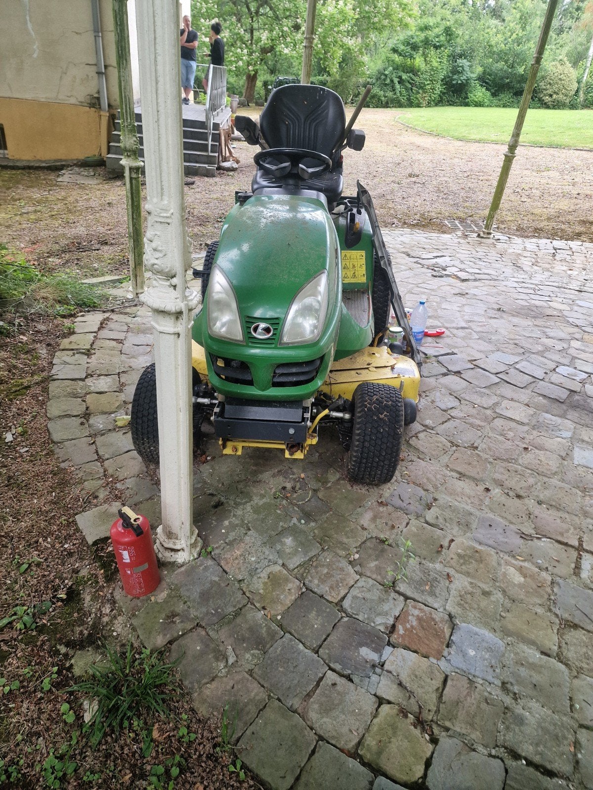 Tracteur jardin presque neuf longtemps quelle a gare just
