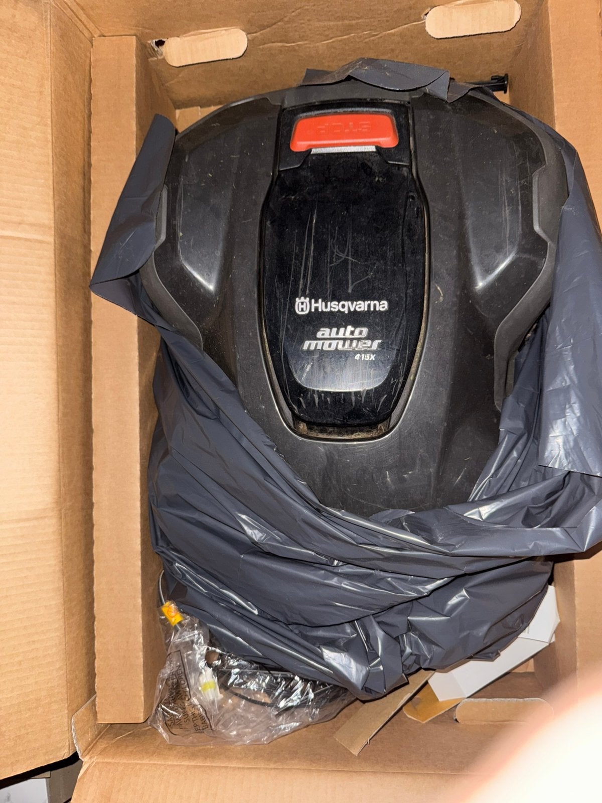 Tondeuse husqvarna 415x + garage, Ophalen of Verzenden, Zo goed als nieuw