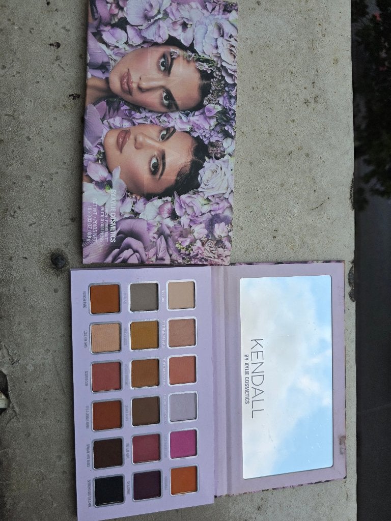 Kylie cosmetics 2022 kendall palette, Bijoux, Sacs & Beauté, Beauté | Cosmétiques & Maquillage, Enlèvement ou Envoi, Utilisé, Yeux