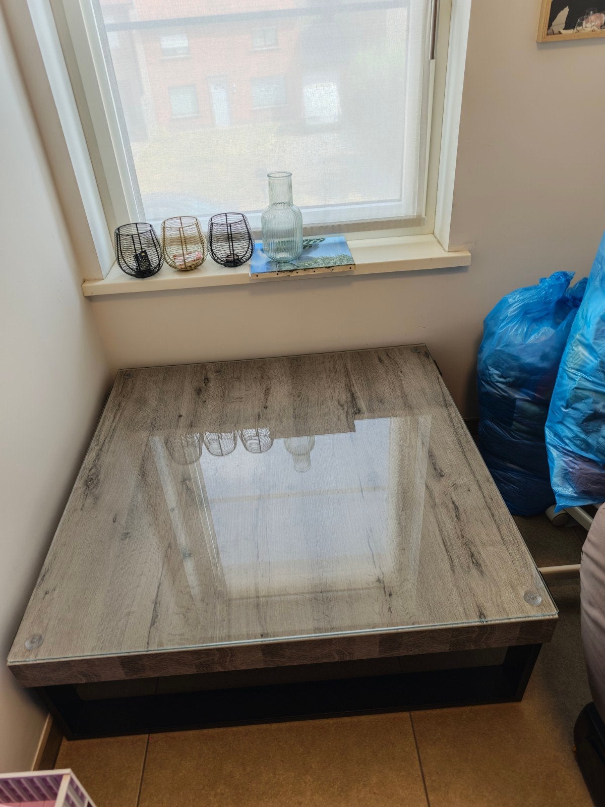 Stevige salontafel met glazen blad, Enlèvement