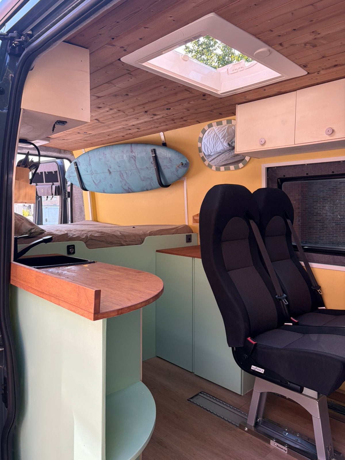 Nieuw gebouwde Opel Movano 4 stoelen, off grid!, Caravanes & Camping, Jusqu'à 4, Diesel, Automatique, Particulier