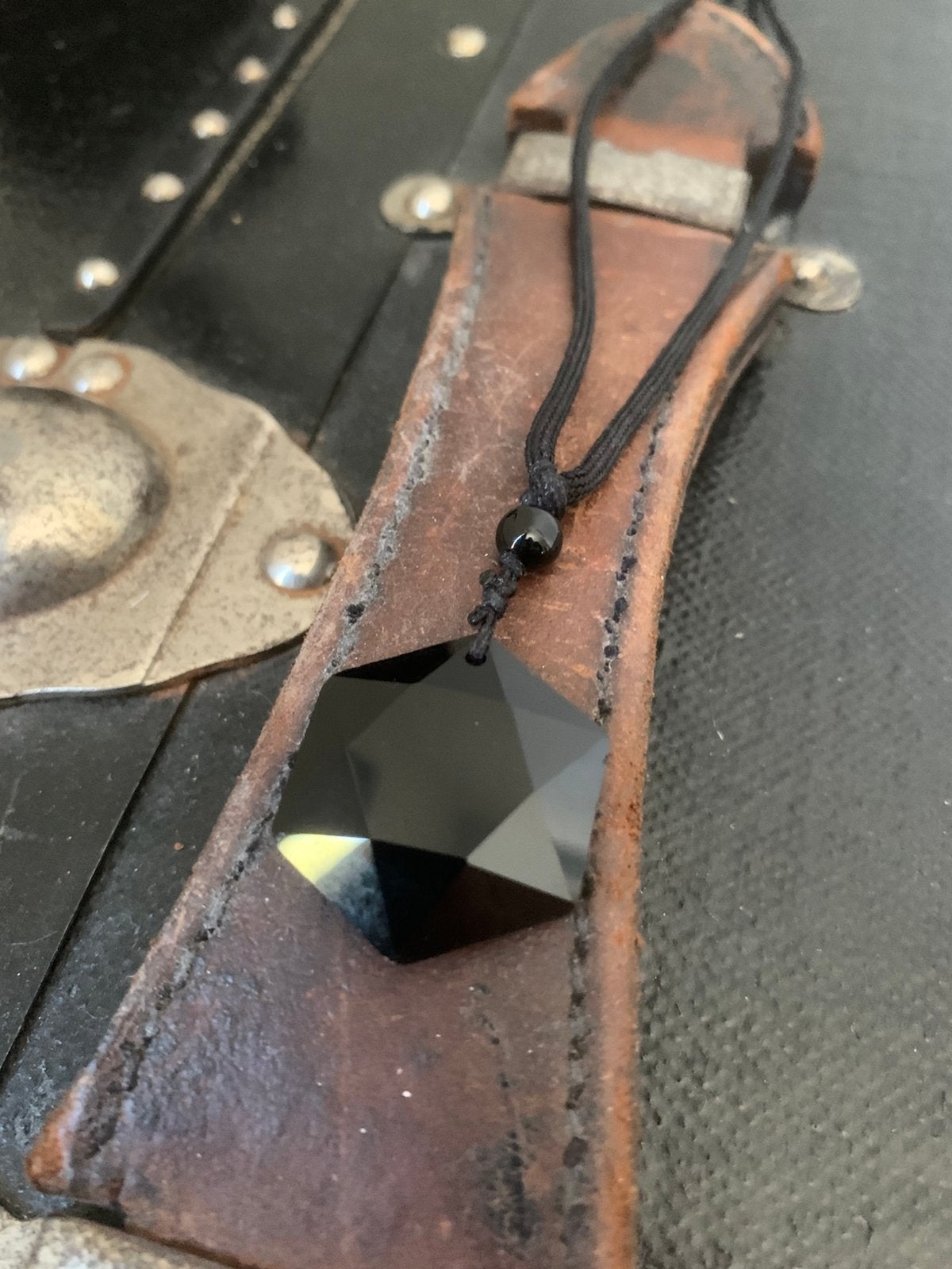 Pendentif en obsidienne noire facettée – cordon noir, Enlèvement ou Envoi, Utilisé