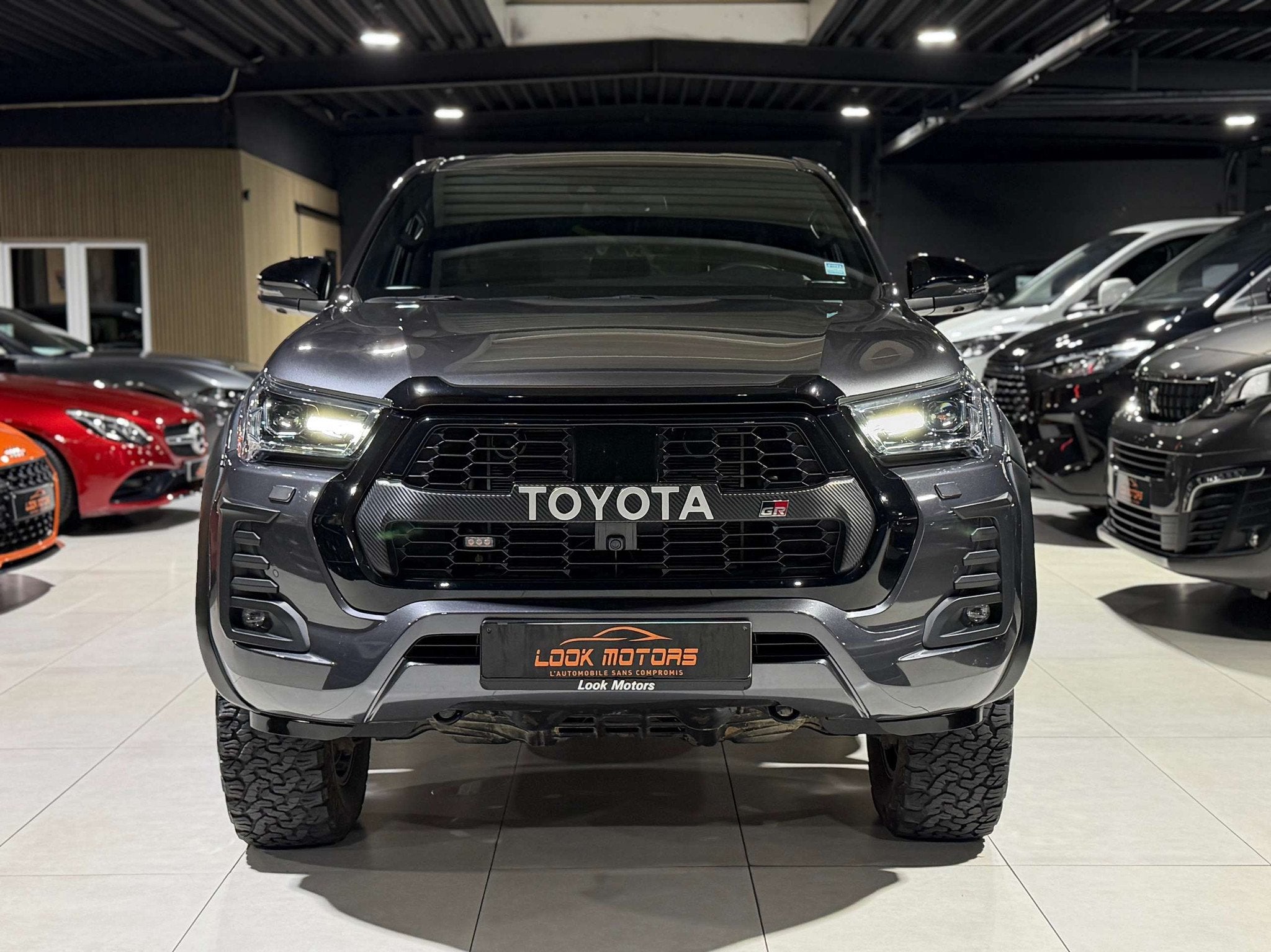 Toyota Hilux 2.8 D-4D 4WD GR SPORT 204cv Bt Automatique DRCC, Autos, Toyota, Cuir, Argent ou Gris, Achat, Entreprise