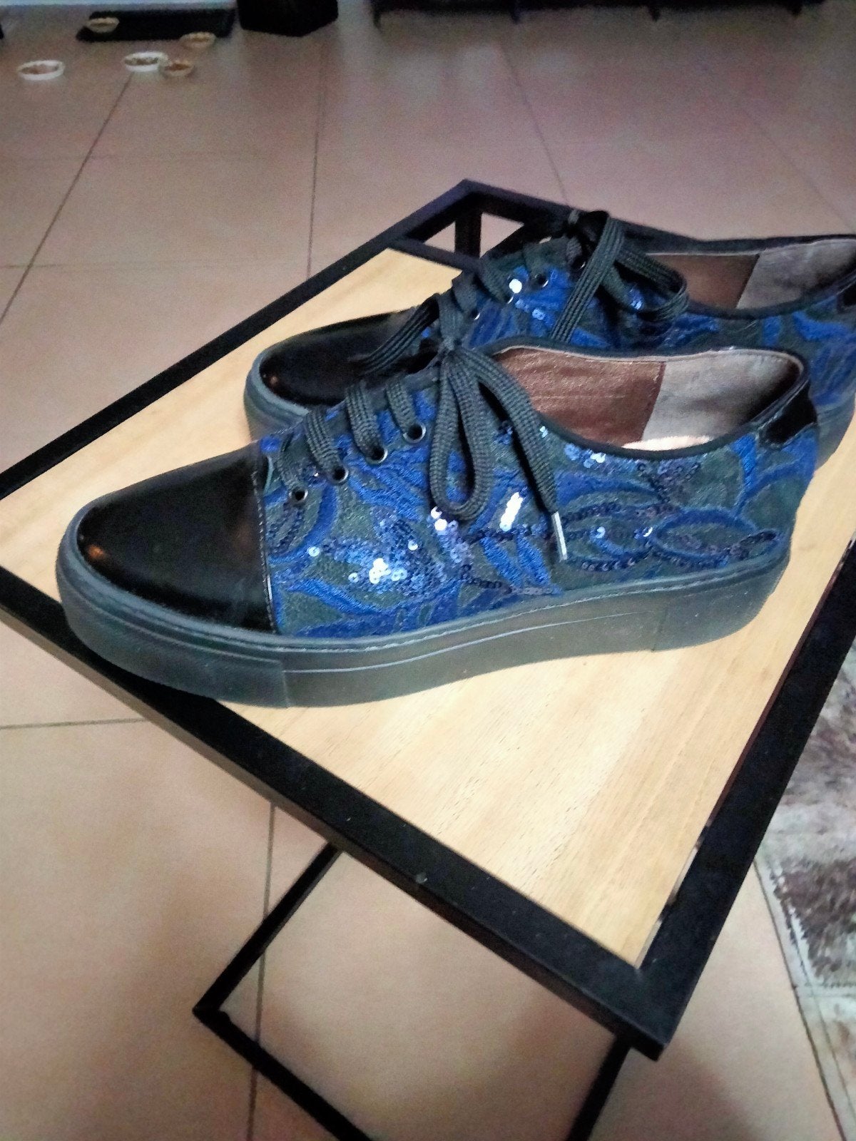 AGL sneaker Blauw/ zwarte neus.Maat 38., Kleding | Dames, Ophalen of Verzenden, Blauw