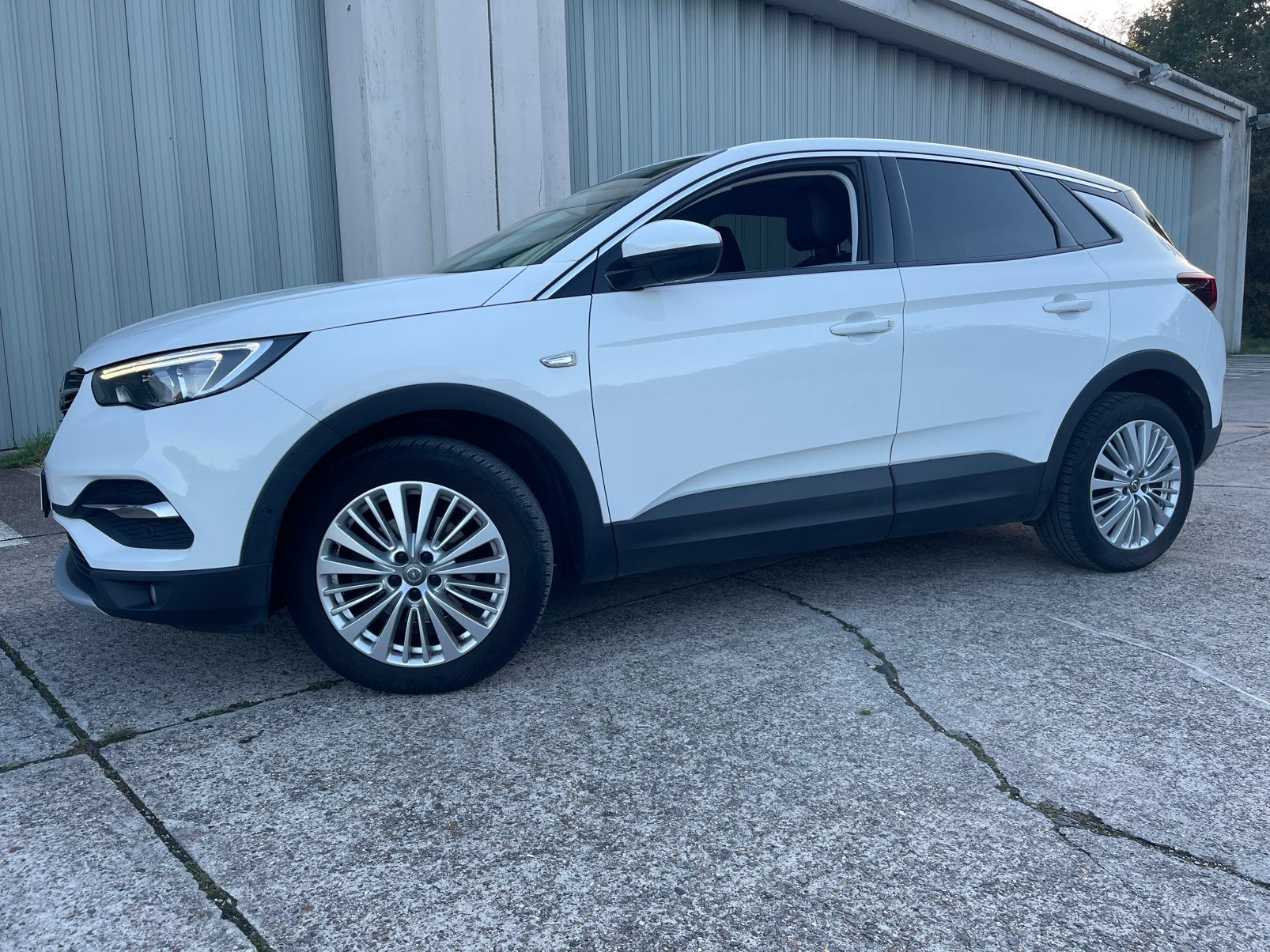 Grandland X 1.2i AUTOMAAT/Navi/1 JAAR GARANTIE!!!!!!, Auto's, Stof, Wit, 5 zetels, 5 deurs