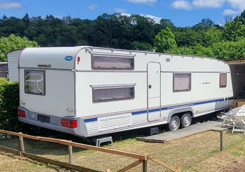 2002 Wilk Stern 700 dubbelasser 4-6 slaapplaatsen + voortent, Caravans en Kamperen, Caravans, Particulier, tot en met 6, 1500 - 2000 kg