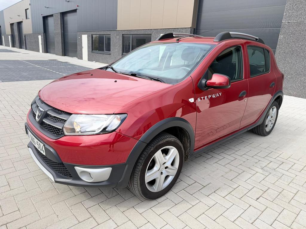 Dacia sandero stepway 0.9 benzine - euro 5 - 82.000 km, Auto's, Dacia, Euro 5, Zwart, Bedrijf, Handgeschakeld