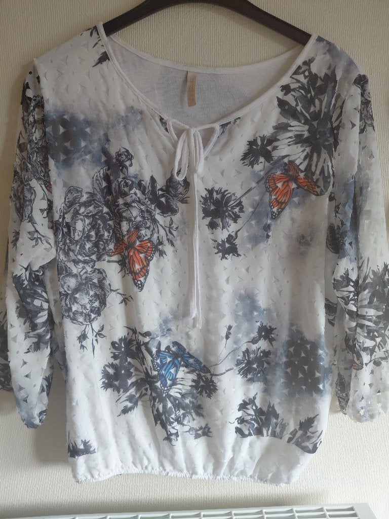 Mooie blouse XXL – bloemen- & vlinderprint, Meerkleurig, Maat 46/48 (XL) of groter, Ophalen of Verzenden, Zo goed als nieuw