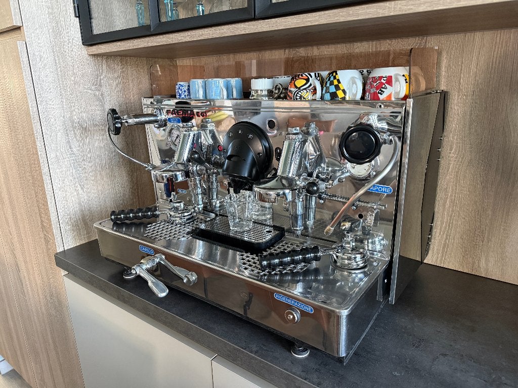 Machine à café FAEMA E61, Réservoir d'eau amovible, Reconditionné, Dosettes et capsules de café, 10 tasses ou plus