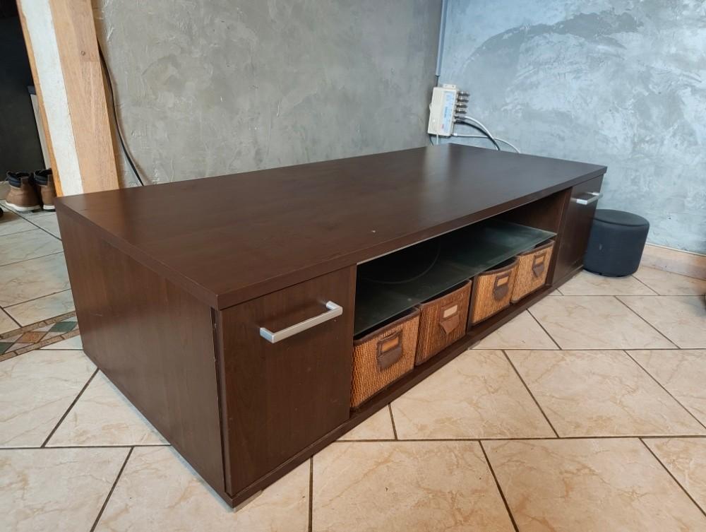 Meuble TV bois foncé avec rangements (145x60x38 cm) - 20€, Moins de 100 cm, 100 à 150 cm, Enlèvement, Utilisé