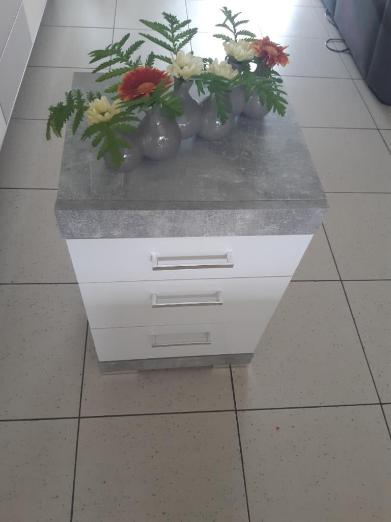 Tables de chevet, Enlèvement, Neuf, 45 à 65 cm, 55 à 70 cm