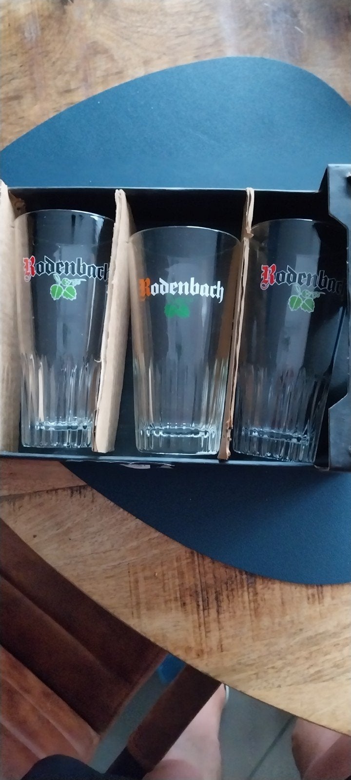 3 rodenbach glazen, Enlèvement