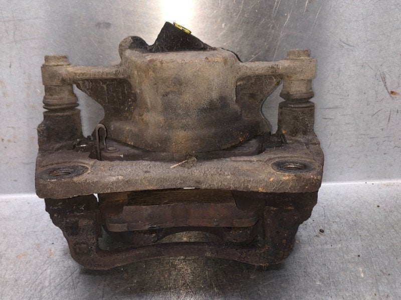 REMKLAUW LINKS VOOR Toyota Corolla (E11) (01-1997/02-2000), Auto-onderdelen, Gebruikt, Toyota