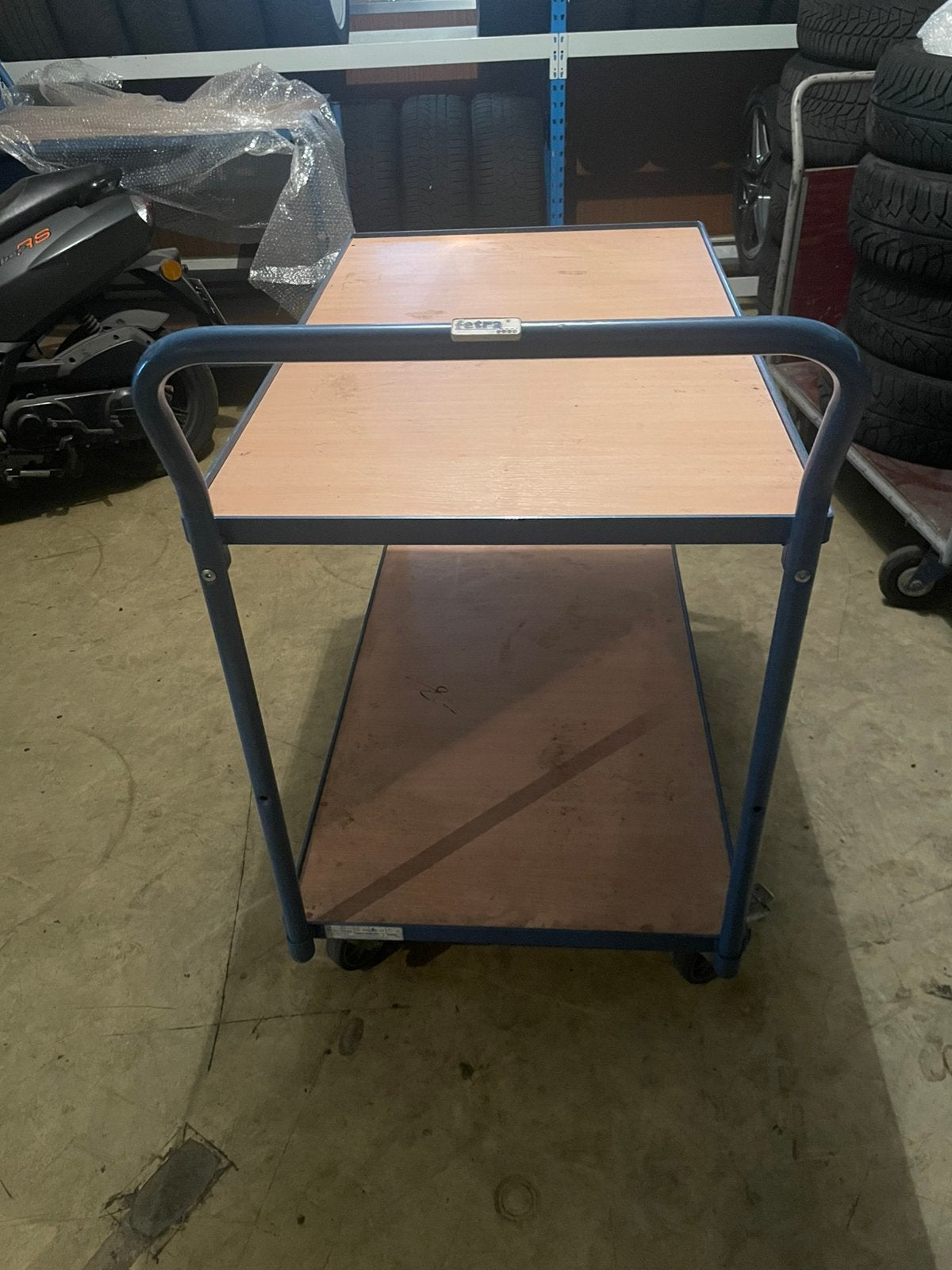 Table en roulettes, Enlèvement ou Envoi, Comme neuf