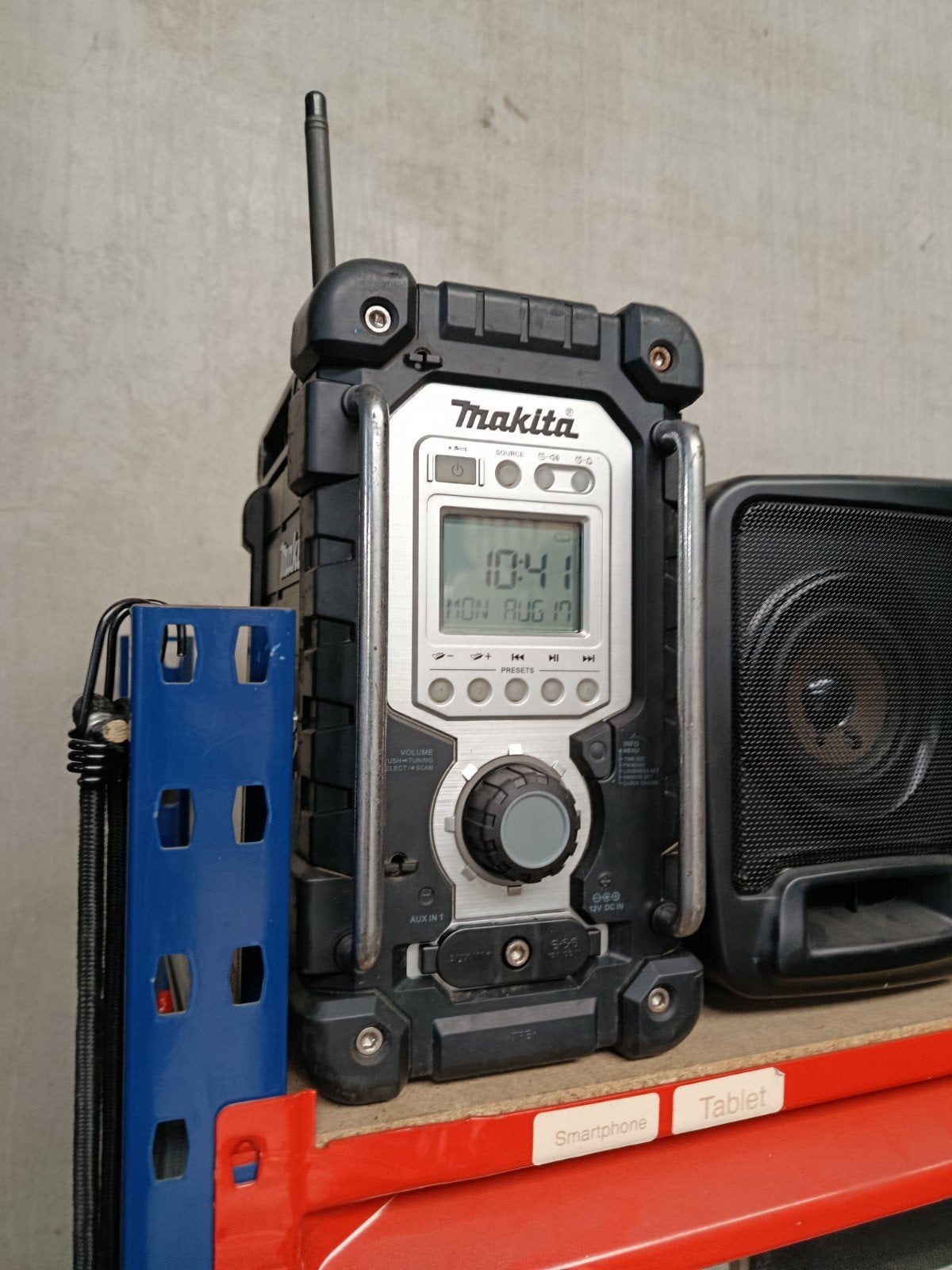 makita werfradio, Enlèvement
