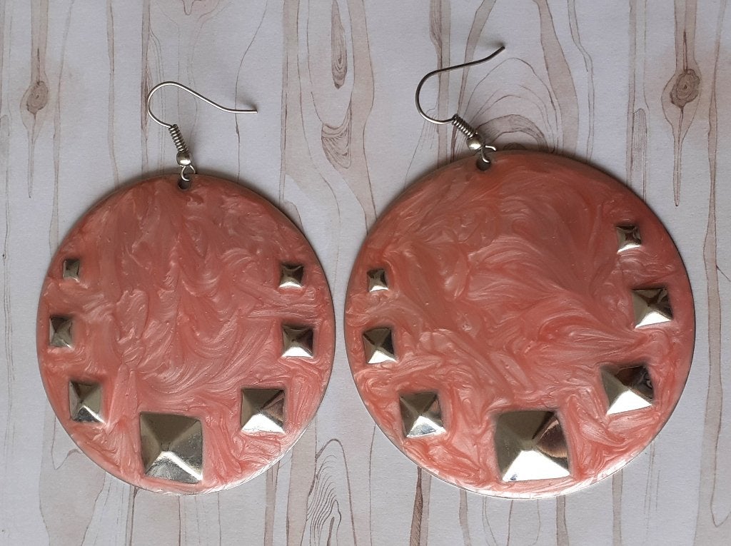 oorbellen schijfjes roze punk cirkel met studs, Bijoux, Sacs & Beauté, Neuf, Enlèvement ou Envoi, Rose, Autres matériaux