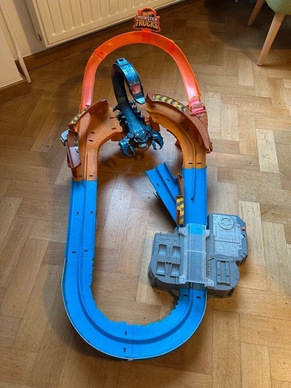 Hot Wheels Monster Trucks - Circuit Scorpion Sting Raceway, Kinderen en Baby's, Ophalen, Hot Wheels, Met looping, Elektrisch
