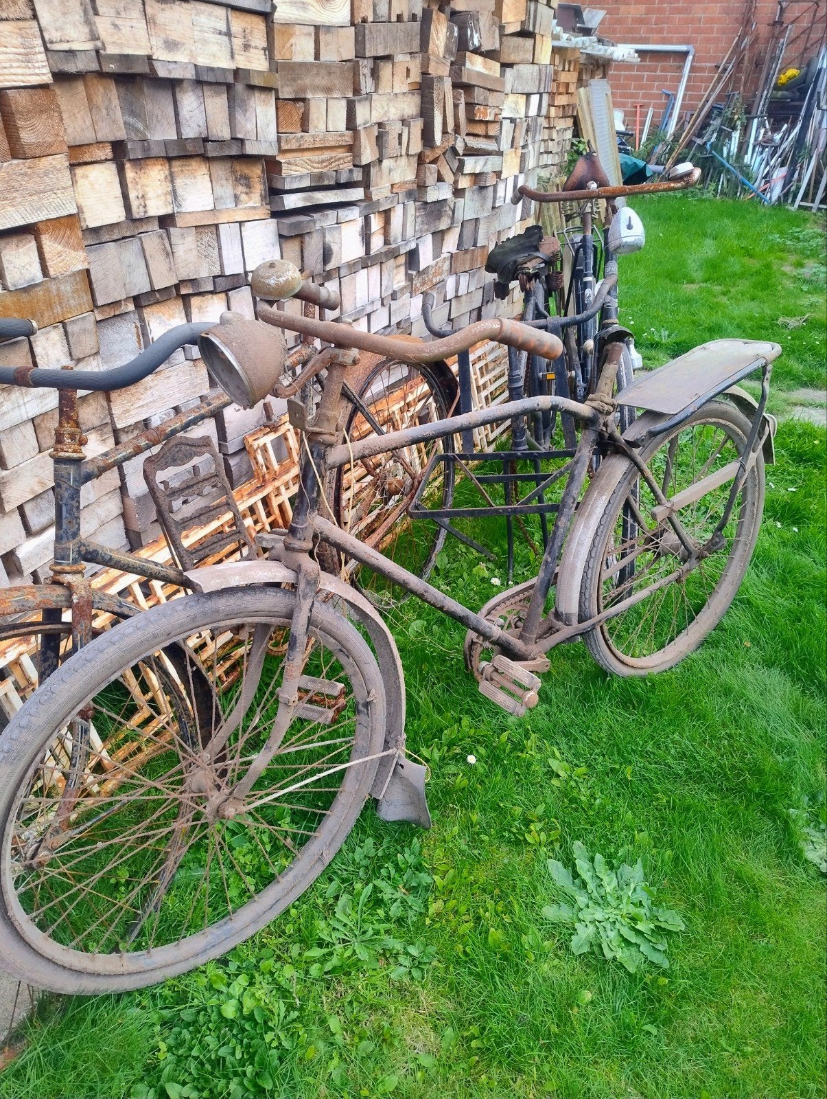 opa en oma fietsen uit de schuur.30€ t stuk, Ophalen