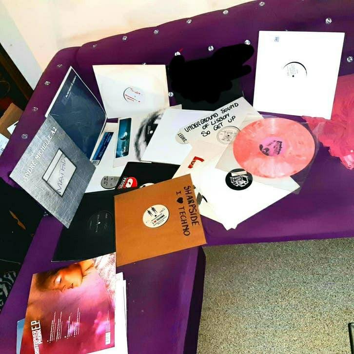 Lot : vinyle house, techno, trance, etc., Offres d'emploi, Emplois | Travail à domicile