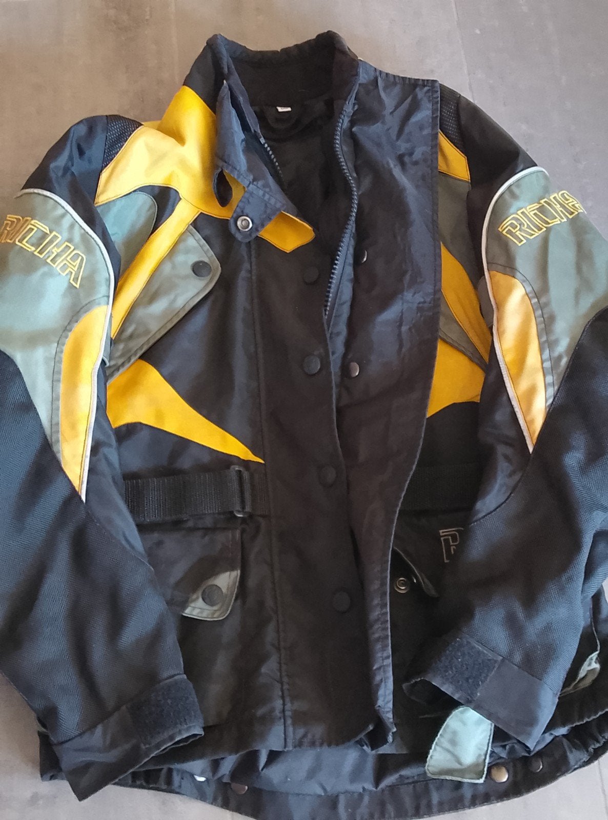 Dames motorjas richa,maat medium, Motoren, Kleding | Motorkleding, Ophalen, Dames