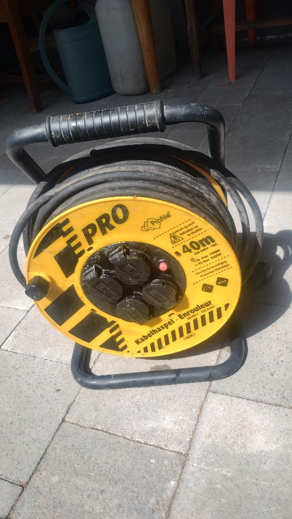 Enrouleur 40m de câble électrique avec 4 prises, 3G2,5mm2, Bricolage & Construction, Enlèvement ou Envoi, Utilisé, Câble ou Fil électrique